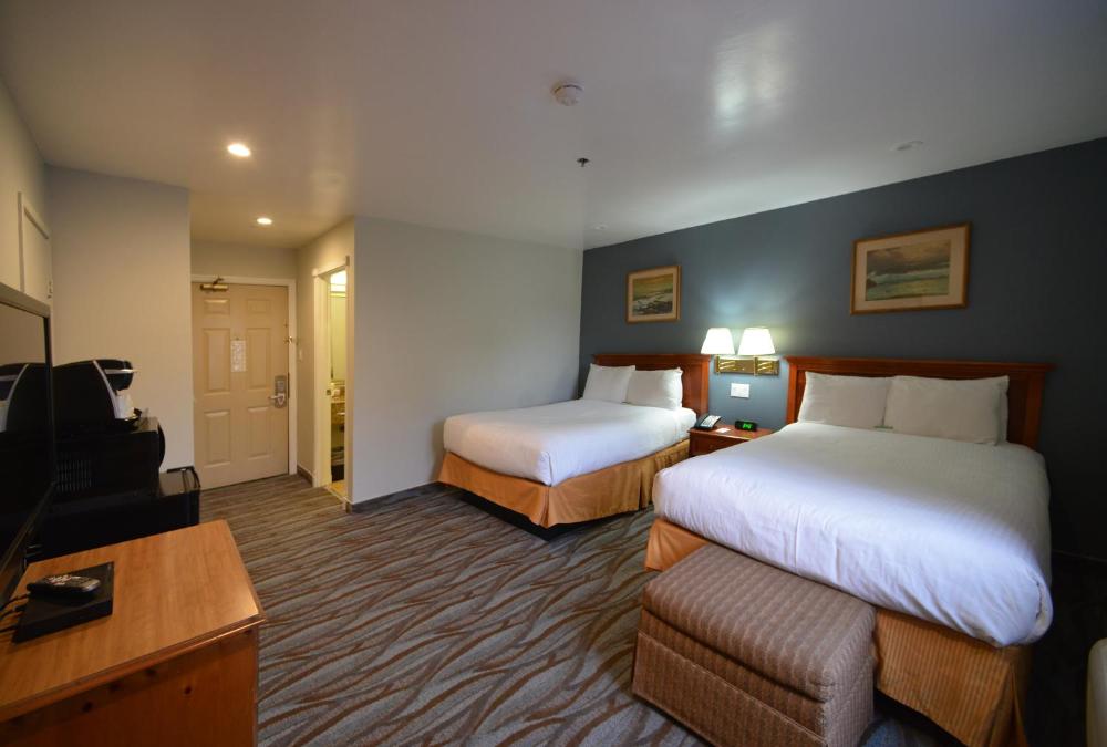 Classic Quadruple Room interior